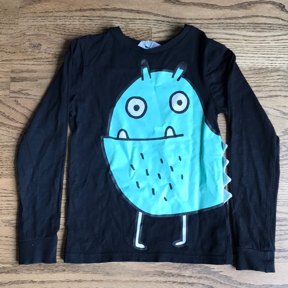 H&M Black graphics 👀long sleeve tee size 6 - 8 - Picture 1 of 5